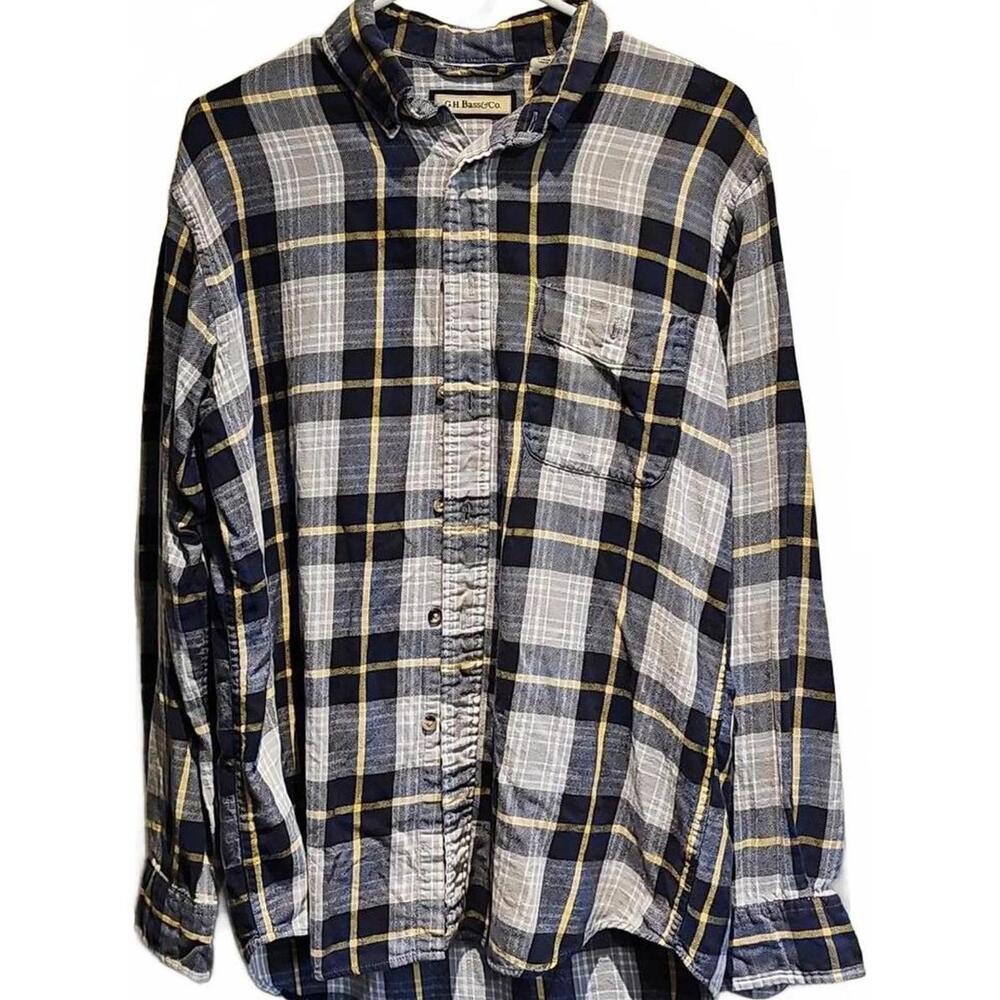 GH Bass & Co long sleeve button down plaid shirt size M